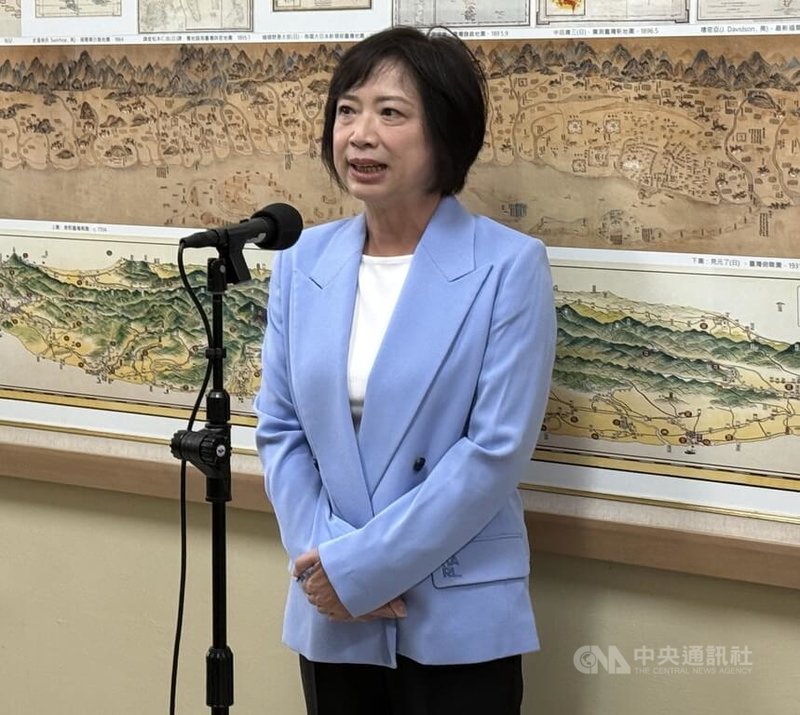 民進黨台中市立委何欣純1日在立法院受訪，被問到台灣民眾黨立委麥玉珍、國民黨立委楊瓊瓔表態爭取參選台中市長等議題。何欣純說，人人都有表達爭取參選的權利，現在有越來越多人表態參選，這都是好事，市民會有很智慧的決定。中央社記者王揚宇攝　114年12月1日