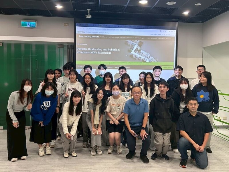 東吳大學巨量資料管理學院舉辦AI產業培訓課程，有26名學生通過測驗，取得NVIDIA OpenUSD「從OpenUSD到NVIDIA IsaacSim機器人模擬」實作證照。（東吳提供）中央社記者許秩維傳真  114年12月2日