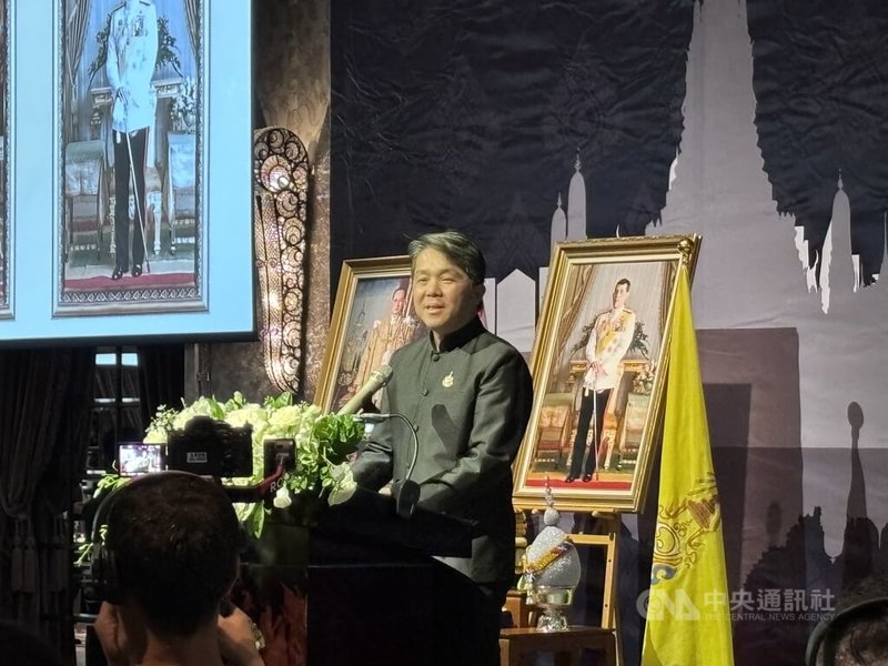 泰國貿易經濟辦事處2日舉辦泰王國國慶活動,由泰國駐台代表文那隆(Narong Boonsatheanwong)表示,泰台合作可追溯自1963年,此情誼持續至今。中央社記者楊堯茹攝 114年12月2日