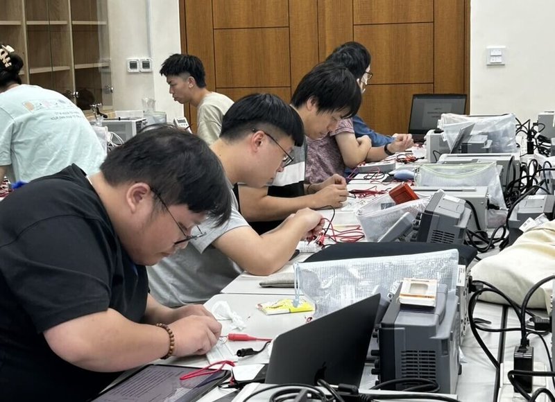 陽明交大高雄校區開設「人工智慧與應用物理碩、博士班」及「應用科技碩士在職專班」，9至16日開始招收在地人才。（陽明交大提供）中央社記者林巧璉傳真114年12月22日