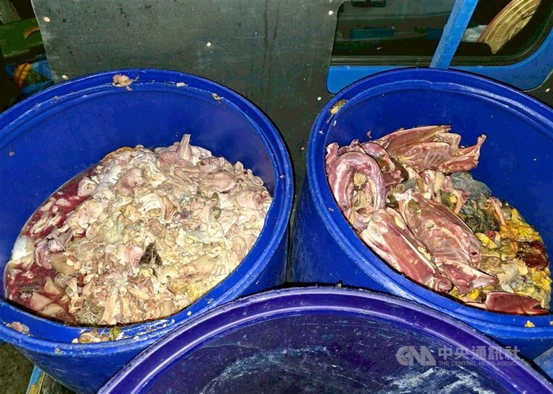 彰化縣政府朝禁用廚餘方向規劃，等中央公告後，會通知仍用廚餘的33場養豬場配合。（中央社檔案照片）