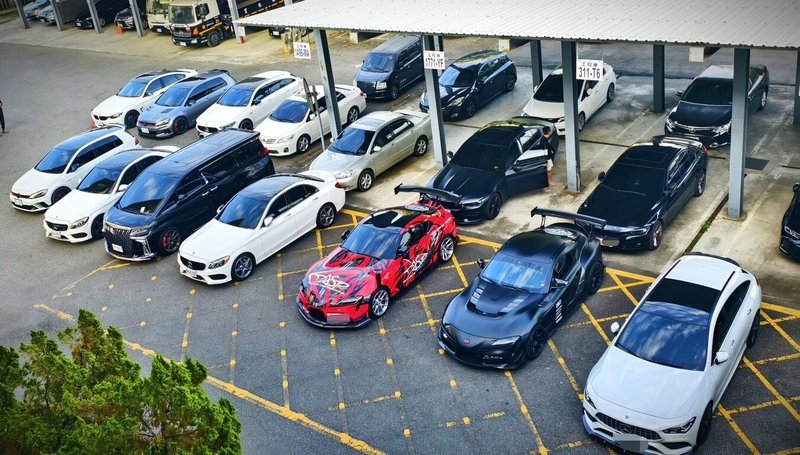 今年11月一群無牌改裝車輛在雲林縣內多處道路集體違規飆車，警方當晚接到14通報案紀錄，為遏止歪風成立專案小組，12月1日兵分21路查扣21輛車和一批毒品，全案依法送辦。  （警方提供）　中央社記者姜宜菁傳真　114年12月2日