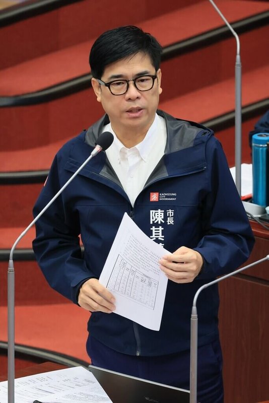 議員關注社宅議題，高雄市長陳其邁（圖）2日在議會答詢表示，市府配合婚育宅政策，並將研議高雄社宅是否可提高至40%作為婚育宅。（高雄市政府提供）中央社記者蔡孟妤傳真　114年12月2日