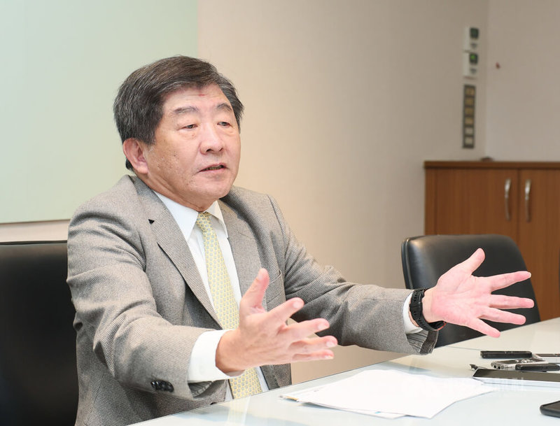 「藥事法」及「藥害救濟法」研擬修法,行政院政務委員陳時中(圖)3日下午在行政院說明修法相關議題重點,並提及衛福部提出的「國家藥物韌性整備計畫」。中央社記者謝佳璋攝 114年12月3日