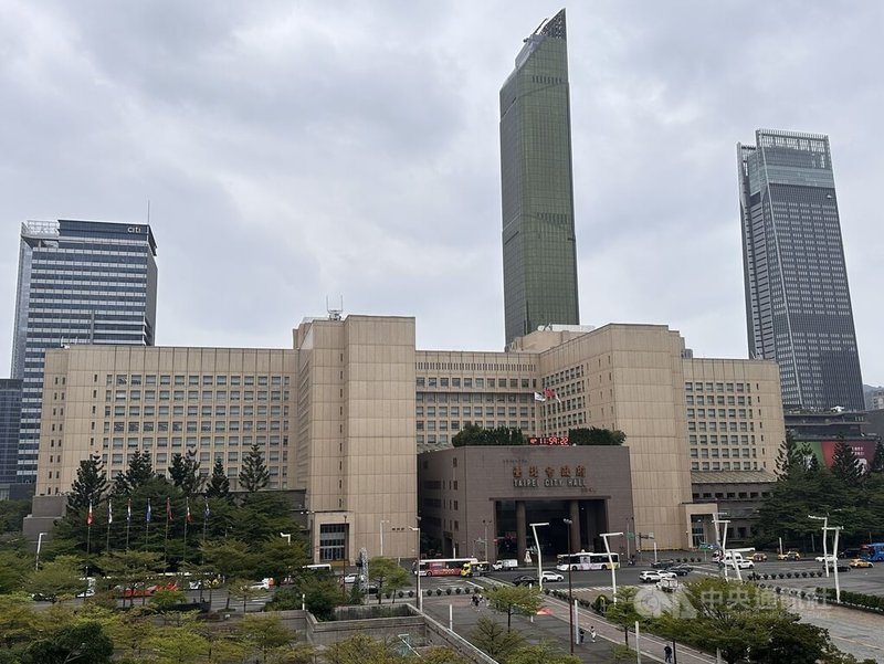 台北市法務局3日表示，「一番賞」亂象頻傳，已協同台北市商業處訂定一番賞相關遊戲商家指引，要求業者應揭露獎項內容等，且市府會採常態性聯合稽查方式，打造透明、公平的遊戲環境。圖為台北市政府大樓。中央社記者劉建邦攝　114年12月3日