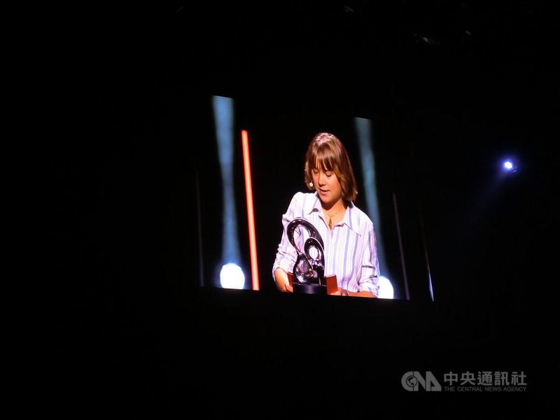 有「另類諾貝爾獎」美譽的瑞典「優質民生獎」近期頒獎，瑞典環保鬥士童貝里也驚喜現身，代替因安全因素不能到場的緬甸團體朗讀得獎感言。中央社記者辜泳秝斯德哥爾摩攝　114年12月3日