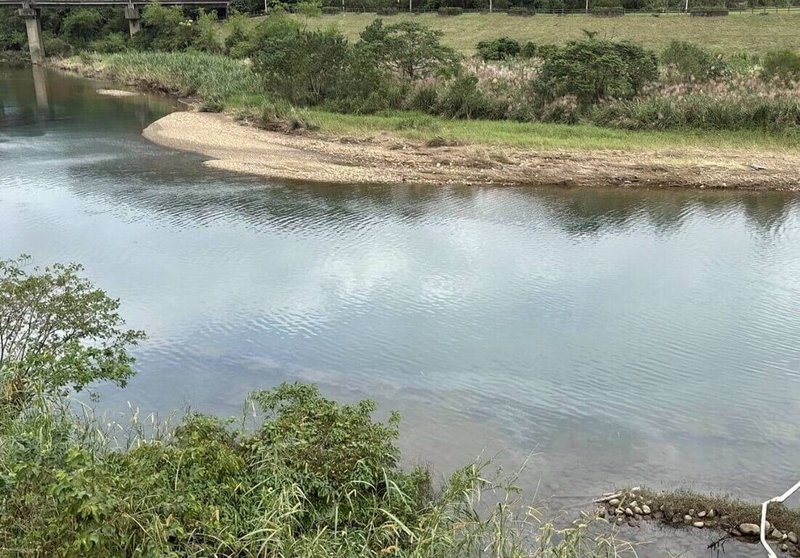 基隆河再次發現油污,台水表示,暖暖淨水場目前由西勢水庫全量供水,但後續將由新山淨水場調度每日支援約1萬噸水,尚可維持約10天供水。(台水提供)中央社記者曾智怡傳真 114年12月3日