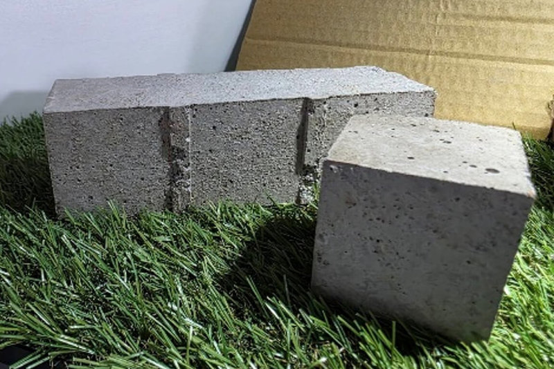 台南市政府在仁德水資源回收中心設置全台首座「下水污泥再利用示範驗證廠」，正積極進行各項試驗，目標是把處理後污泥穩定轉化為控制性低強度回填材料（CLSM）摻配料，目前也已成功燒製「景觀粒料」再利用產品。（台南市政府提供）中央社記者楊思瑞台南傳真  114年12月3日