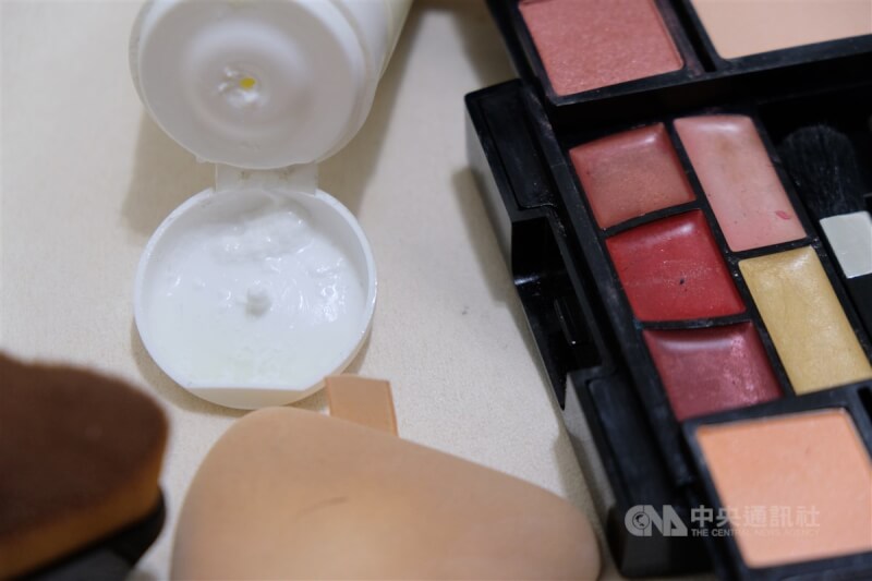 台灣首見化粧品檢出禁用蘇丹色素。（中央社檔案照片）