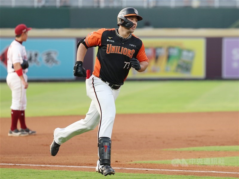 日職北海道日本火腿鬥士隊投手古林睿煬季後返台，談起前隊友林安可（圖）也將展開旅日生涯，古林睿煬笑說：「內部已經在討論要怎麼對付他了。」（中央社檔案照片）