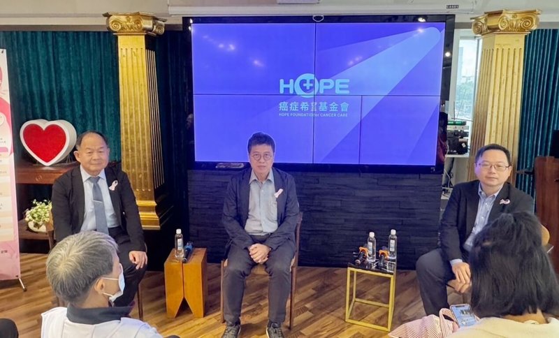 癌症希望基金會近日在高雄舉辦「乳癌學習營：三型乳癌的選擇與希望」，邀請多名醫師與會說明乳癌治療新趨勢，病友也現身分享自身經驗。（癌症希望基金會提供）中央社記者林巧璉傳真　114年12月3日