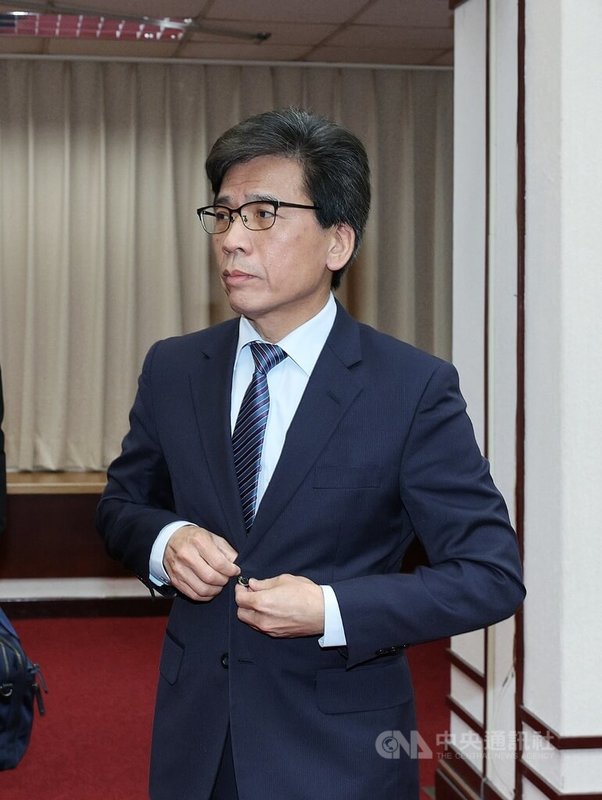 立法院財政委員會3日審查攸關加重違法吸金刑責的銀行法部分條文修正草案，邀請金融監督管理委員會主委彭金隆列席備詢。中央社記者郭日曉攝　114年12月3日