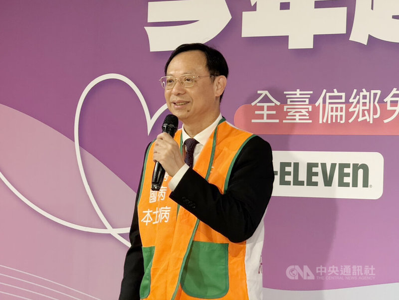 7-ELEVEN攜手肝病防治學術基金會發起「今年超了沒」公益募款行動，衛生福利部長石崇良4日出席公益募款起跑記者會致詞，並於會前接受媒體聯訪。中央社記者曾以寧攝　114年12月4日