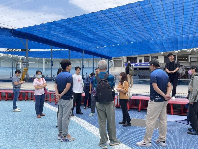 運動部日前至彰化縣立健興游泳池抽查公共運動設施營運管理維護情形，包括場館日常維護以及場館管理人力、消防設備、清潔衛生等面向。（運動部提供）中央社記者黎建忠傳真　114年12月4日