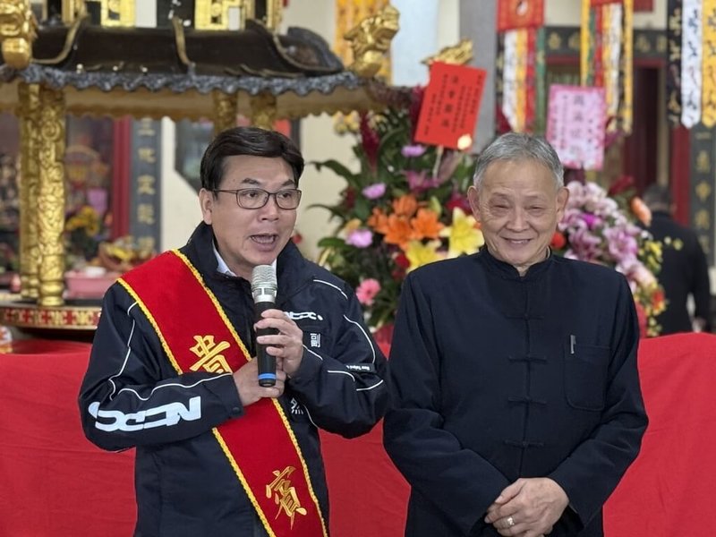 有意參選下屆新北市長的新北市副市長劉和然（左）4日表示，國民黨內有優秀人才願意為新北承擔是好事，但新北幅員遼闊，市長需具備對新北市政的深度準備，以及對市政銜接的熟悉度也要到位。（新北市民政局提供）中央社記者曹亞沿傳真　114年12月4日