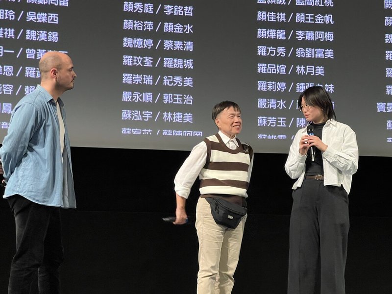 導演王小棣（中）受瑞士電影資料館邀請赴瑞士參與年度台灣新浪潮單元活動，她在「魔法阿媽」映後與觀眾交流，策展人韋路爾（左）主持問答，現場反應熱烈。（駐法國台灣文化中心提供）中央社記者郭芳君蘇黎世傳真　114年12月4日