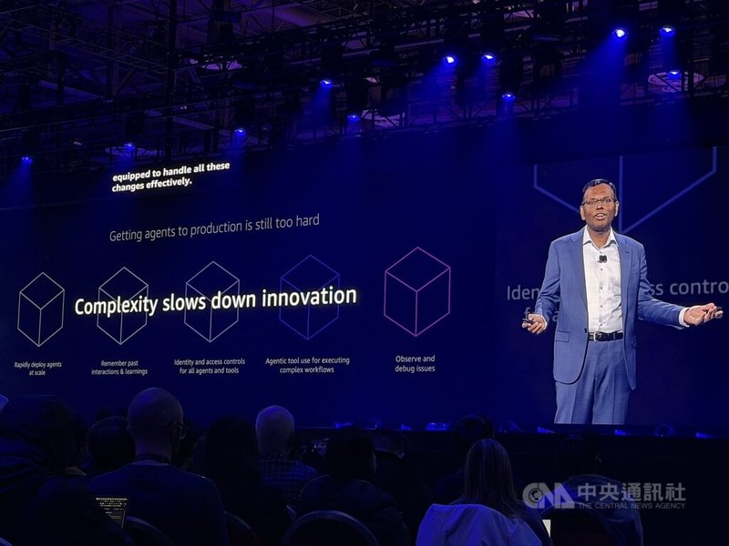 亞馬遜旗下雲端服務供應商AWS本週在美國拉斯維加斯舉辦re:Invent 2025年度大會，由AWS副總裁西瓦蘇布拉曼尼恩（Swami Sivasubramanian）發表代理式人工智慧（Agentic AI）新技術。中央社記者吳家豪拉斯維加斯攝　114年12月4日