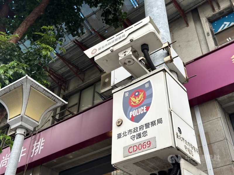 台北市長蔣萬安4日表示，北市警局監視器（圖）將從民國115年起採用非對稱頻寬。台北市警察局進一步解釋，全市共約1萬多支監視器將全面改採非對稱頻寬。中央社記者蕭博文攝　114年12月4日