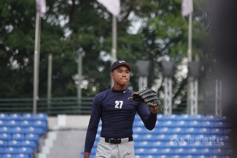 NIKE台灣青棒菁英訓練營每屆固定會邀請一名國中生參加，台非混血好手歐子喬（圖）已連2年參與，潛力備受期待，也是球探關注焦點。中央社記者謝靜雯攝 114年12月4日