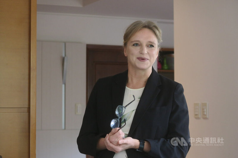 瑞典駐台代表任荷雅4日在台瑞能源韌性及前瞻能源媒體茶會致詞。中央社記者吳書緯攝 114年12月4日