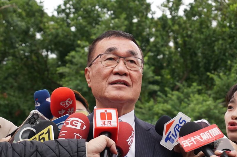 台北市副市長李四川4日出席活動時被媒體堵訪，問及是否投入2026年新北市長選舉，李四川表示，國民黨有機制及提名辦法，會依黨為主。中央社記者劉建邦攝　114年12月4日