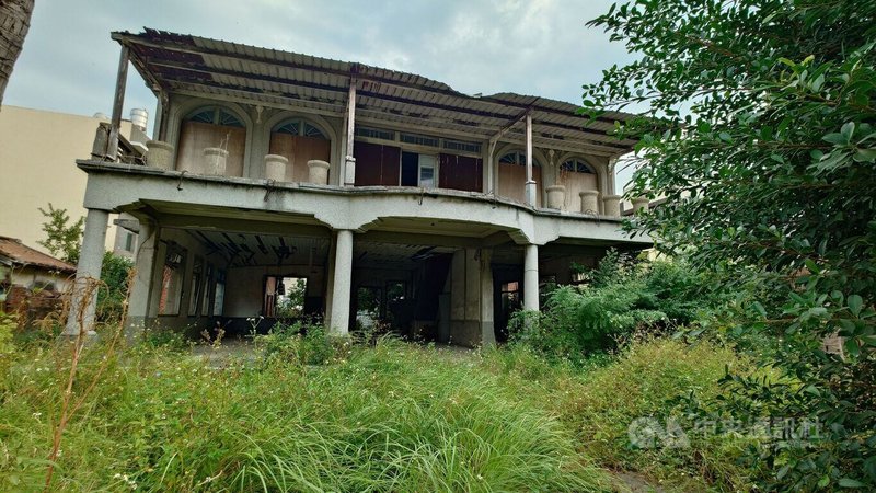 嘉義縣定古蹟朴子日新醫院建於1936年，創立者為前衛生署長涂醒哲的祖父涂爐，為地方共同的記憶，但目前屋況不佳，縣府已提案爭取文化部補助整修。中央社記者蔡智明攝　114年12月4日