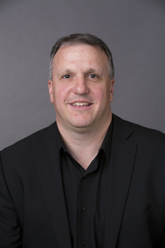 美國職籃NBA與雲端服務供應商AWS今年10月宣布擴大合作,NBA執行副總裁暨媒體營運與技術負責人狄吉納羅(Ken DeGennaro)(圖)罕見現身AWS re:Invent年度雲端運算大會,說明本賽季推出的「NBA深度賽場」智慧平台。(NBA提供)中央社記者吳家豪傳真 114年12月4日