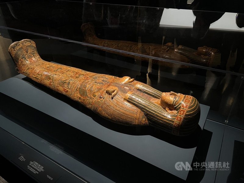 羅馬奎里納爾馬廄博物館舉辦「法老的寶藏」特展，透過當時的棺木與陪葬用品，讓參觀者了解古埃及人的生死觀。中央社記者黃雅詩羅馬攝　114年12月5日