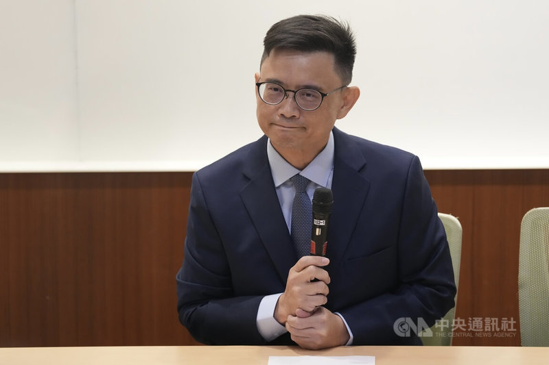 民進黨立委賴瑞隆（圖）5日在立法院舉行記者會，回應兒子打人事件，並向相關人等致歉。中央社記者徐肇昌攝　114年12月5日