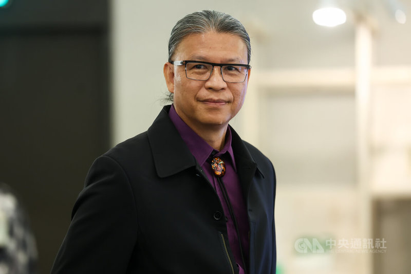 2025國家工藝成就獎得主許朝宗近日遭質疑部分作品非親自製作，甚至存在仿冒疑慮，引發關注。國立台灣工藝研究發展中心主任陳殿禮（圖）5日受訪時對此回應，爭議事件處理委員會正在調查，盼盡快釐清真相。中央社記者王騰毅攝　114年12月5日