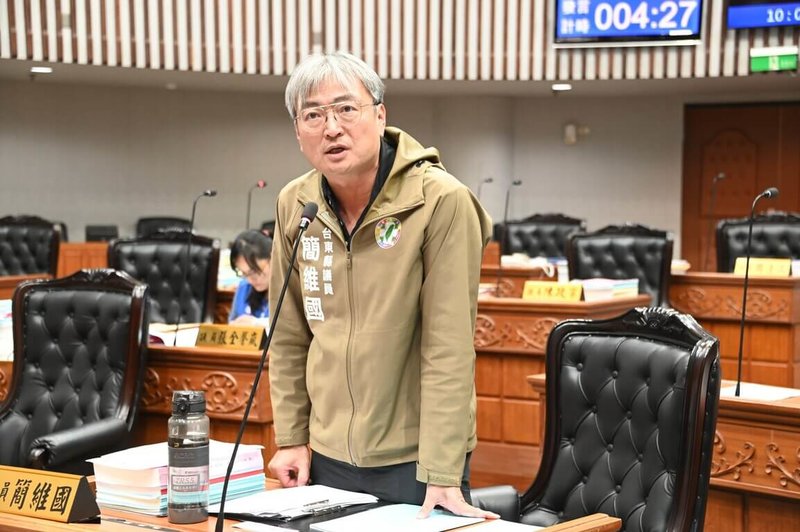 台東縣議會5日審查台東縣政府建設處115年度預算，民進黨籍縣議員簡維國（圖）關切水患自主防災社區推動情形，他指出，台東市豐榮地區逢雨即淹，要求縣府加強提前預警與照顧弱勢族群。（台東縣議會提供）中央社記者盧太城台東傳真　114年12月5日