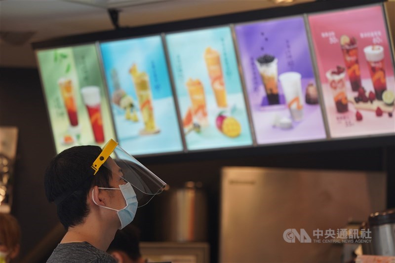 經濟部統計處表示，台灣飲料店營業額持續穩健成長，2025年前10月營業額成長7.2%，全年可望再創歷史新高。（中央社檔案照片）