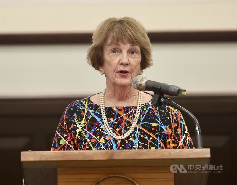 總統賴清德5日在總統府接見美國外交政策全國委員會訪團，會長艾略特（Susan M. Elliott）（圖）致詞表示，此行希望可以討論一些關於共同利益的議題，像是區域安全、繁榮，還有台灣跟美國之間的關係。中央社記者張皓安攝　114年12月5日