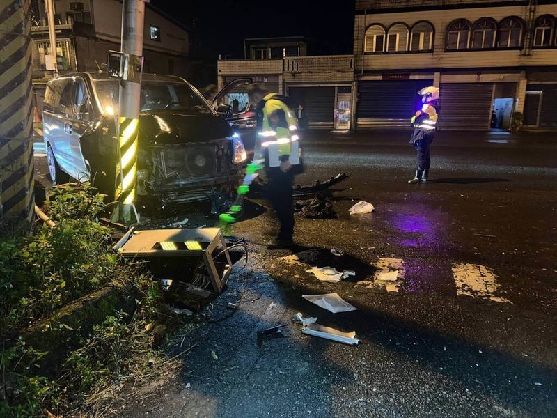 林姓警員5日晚間在宜蘭頭城執行交管勤務時，遭1輛廂型車撞擊重傷，送往國立陽明交通大學附設醫院急救，經搶救後，狀況已穩定，並已轉往台北榮民總醫院接續治療。（警方提供）中央社記者沈如峰宜蘭縣傳真 114年12月6日