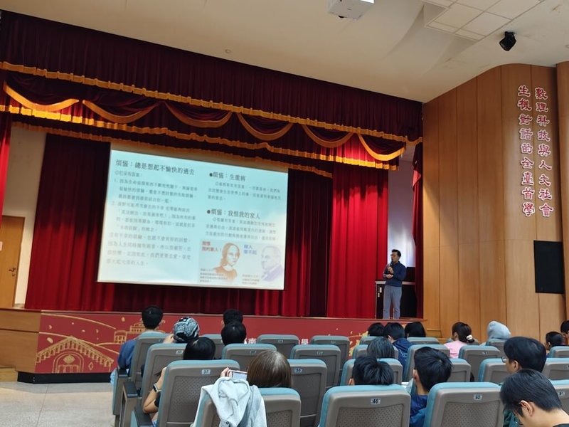 台南一中6日歡慶創校104週年，首度推出「學校開放日」（Open House）並同步舉辦3場講座，吸引眾多學生、家長及社區居民走進校園參與。（台南一中提供）中央社記者張榮祥台南傳真　114年12月6日