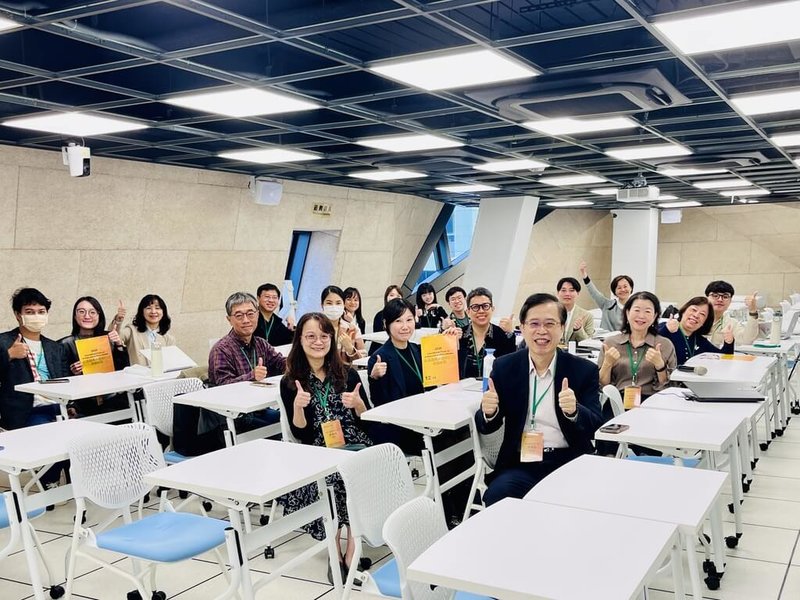 2025年AI風險與AI倫理審驗國際論壇由台灣師範大學主辦，6日登場，邀請學界、業界專家與會分享，聚焦人工智慧風險治理、倫理審查制度與政策布局。（台師大提供）中央社記者陳至中傳真　114年12月6日