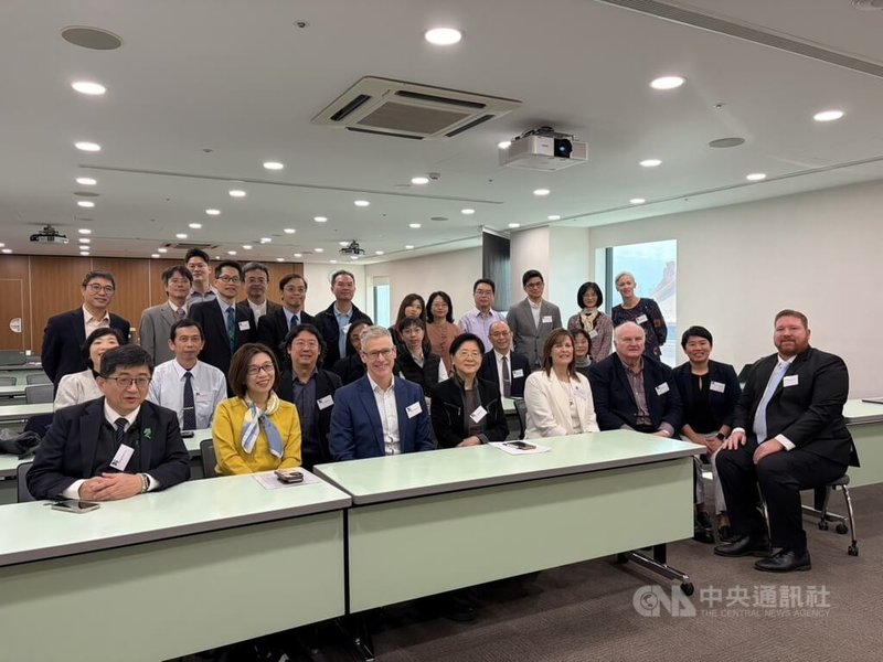 衛福部2025年首度與澳洲合作舉辦「台灣醫療領航課程－建構氣候韌性醫療體系（PETALS）工作坊」，6日舉辦啟動典禮，盼培養具備永續觀念的醫療人員。中央社記者沈佩瑤攝　114年12月6日