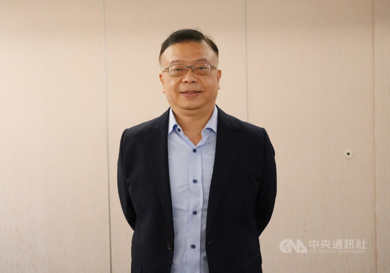 大愛劇「我們六個」中的原型人物之一林作逸（圖），母親、父親先後遭殺害，不得不在育幼院長大，後來投入教職，以親身經歷敏銳觀察學生的需求，獲頒寶佳教育大愛獎。中央社記者陳至中台北攝　114年12月6日