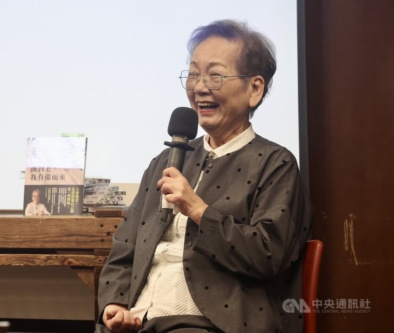 洪建全基金會創辦人簡靜惠（圖）6日在台北出席「面對老，我有備而來」新書發表會，分享她在一次生病後，重新面對年老、病痛的心路歷程，如今她認真熱愛著每一天。中央社記者張皓安攝　114年12月6日