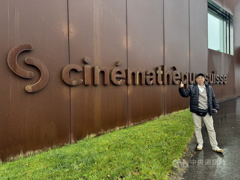 台灣導演王小棣實地考察瑞士電影資料館研究與檔案資料中心，該中心座落於瑞士鄉間，致力保存瑞士電影檔案，並負責修復、數位化、音效製作等任務。中央社記者郭芳君洛桑攝　114年12月7日