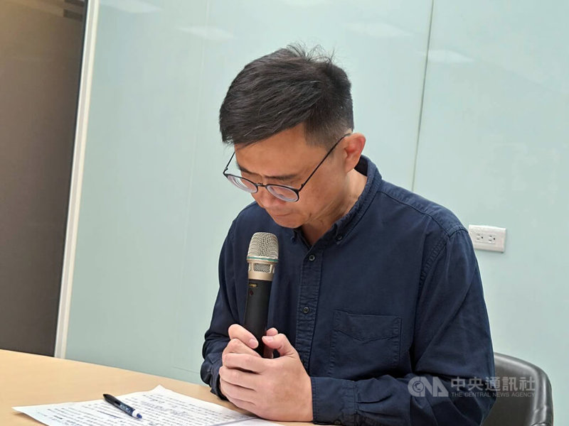 有關家人在校園引發風波，民進黨高雄市立委賴瑞隆（圖）7日舉行記者會表示，要再次向對方及對方家長表達誠摯歉意，會讓家人請假至本學期結束，並主動讓家人離開這所學校，讓事件能在較平和的狀態下落幕。中央社記者蔡孟妤攝　114年12月7日