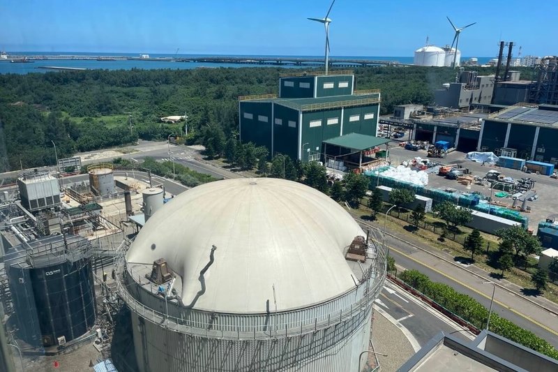 中央宣布116年起全面禁止廚餘養豬，桃園地區豬農近日提前停止承接廚餘載運，桃園市環保局7日表示，已啟動緊急應變，廚餘收運處理在114年底前無虞；但115年1月1日起，依中央規定，事業單位需自行委託合法清運機構處理，或規劃購置廚餘設備自行處理。（桃園市政府環保局提供）中央社記者吳睿騏桃園傳真　114年12月7日