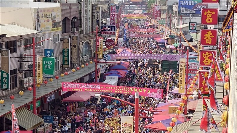 圖為大甲鎮瀾宮媽祖遶境嘉義新港。（中央社檔案照片）