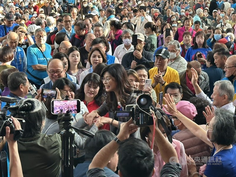 圖為國民黨主席鄭麗文在高雄出席黨慶活動。（中央社檔案照片）