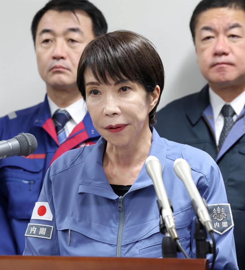 日本首相高市早苗7日於石川縣視察時回應中國軍機對日本自衛隊戰機進行雷達照射事件。（共同社）