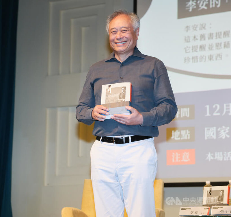 時報出版「十年一覺電影夢」經典新版發表會7日下午在台北舉行，導演李安（圖）親自出席，開心與書迷見面。中央社記者謝佳璋攝　114年12月7日