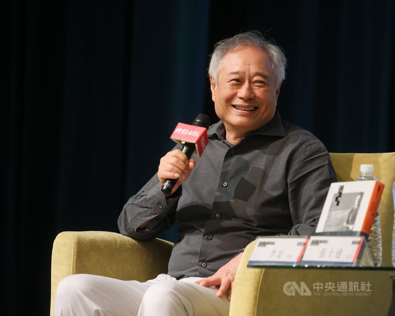 導演李安(圖)7日在台北出席時報出版「十年一覺電影夢」經典新版發表會,分享創作點滴及再版推出緣由。中央社記者謝佳璋攝 114年12月7日