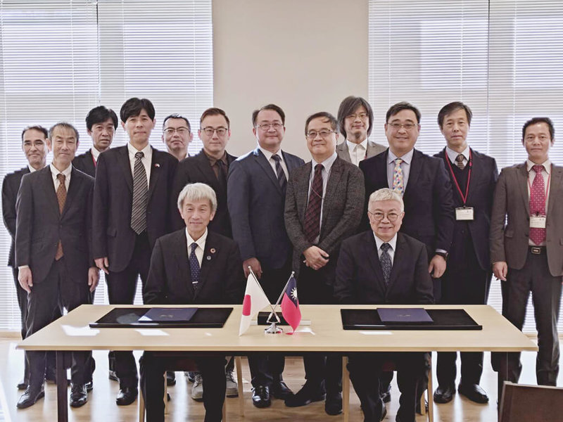 台北聯合大學系統與日本6國立大學聯盟舉行聯合研討會，並簽署首份「聯盟學生交換協議」，建立台日10校學生跨國交換機制。（北科大提供）中央社記者許秩維傳真　　114年12月8日