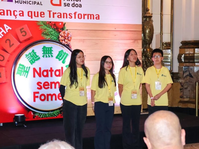 聖保羅市立歌劇院基金會與巴西台灣僑社慈善機構「愛之贈予」,5日舉辦耶誕活動結盟簽約儀式,由僑委會巴西海外青年文化大使接待,展現台灣僑社的愛心。(愛之贈予提供)中央社記者唐雅陵聖保羅傳真 114年12月8日