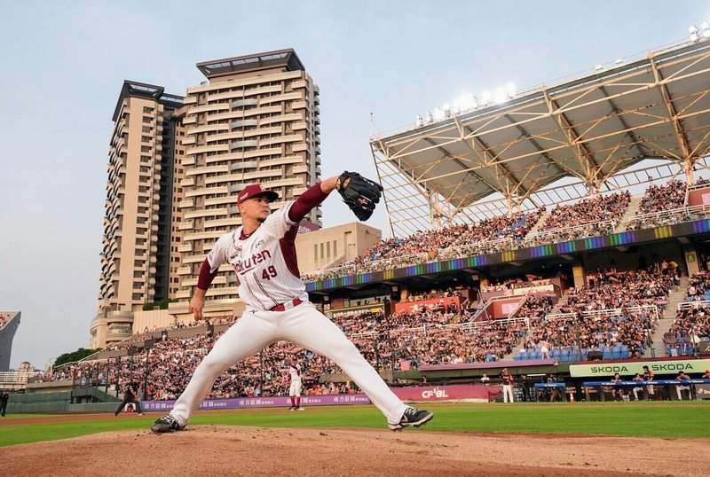 中職樂天桃猿隊8日正式宣布與洋投威能帝（Pedro Fernandez）（圖）完成續約，簽下2年新合約，為新賽季的戰力布局注入一劑強心針。（樂天桃猿提供）中央社記者謝靜雯傳真 114年12月8日